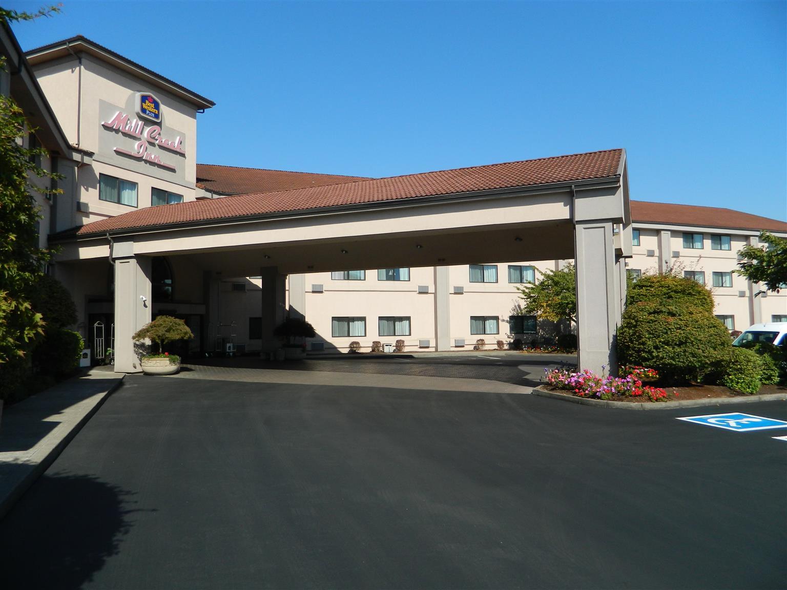 Best Western Plus Mill Creek Inn Салем Екстериор снимка